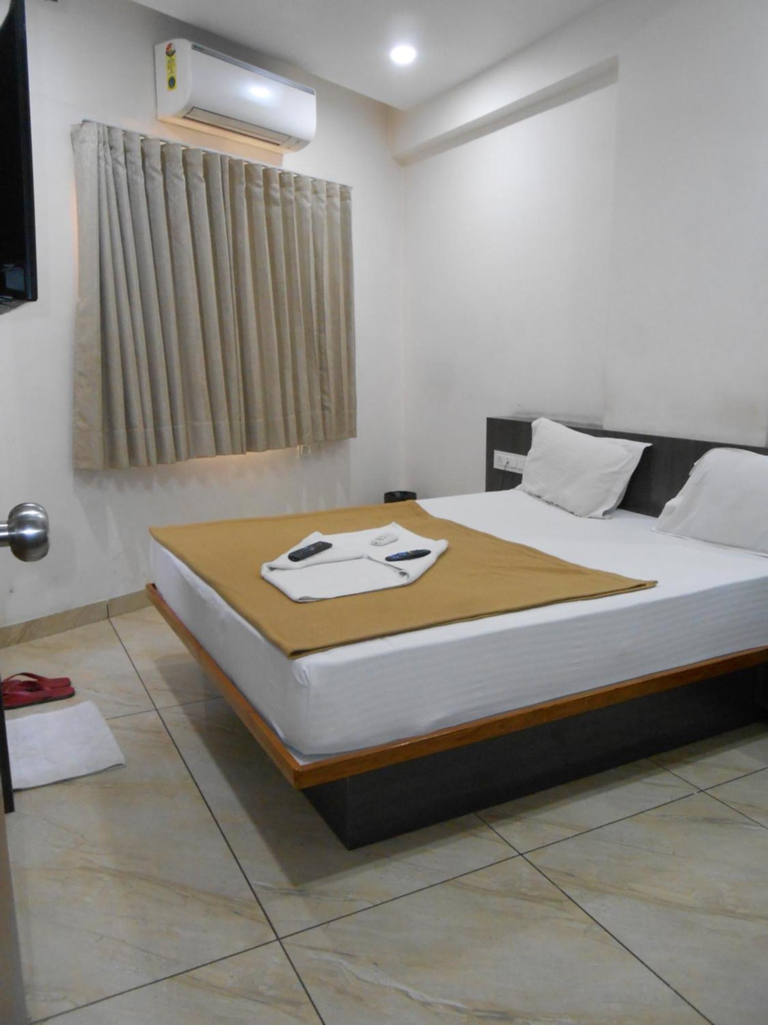 Hotel Crossview Palanpur Exterior photo